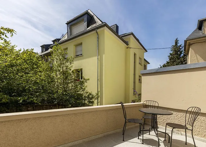 Elegant 1br Retreat With Patio Near Kirchberg Apartment *