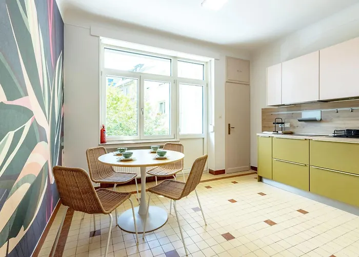 Elegant 1br Retreat With Patio Near Kirchberg