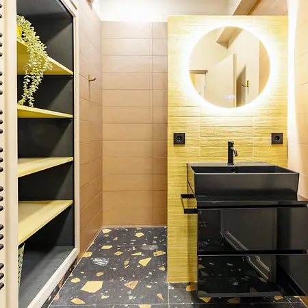 Elegant 1br Retreat With Patio Near Kirchberg *