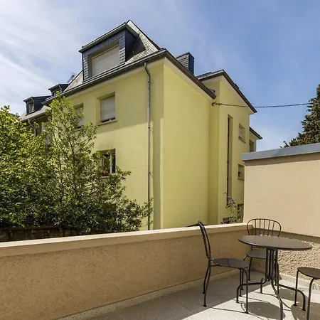 Elegant 1br Retreat With Patio Near Kirchberg Apartamento *