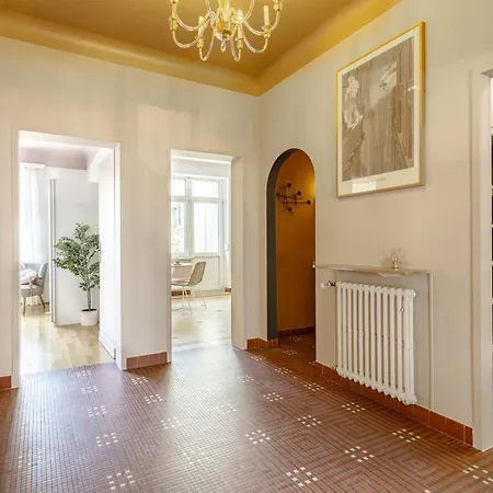 Elegant 1br Retreat With Patio Near Kirchberg Luxemburgo