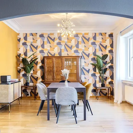Elegant 1br Retreat With Patio Near Kirchberg