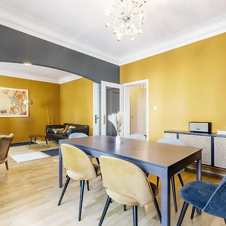 Elegant 1br Retreat With Patio Near Kirchberg