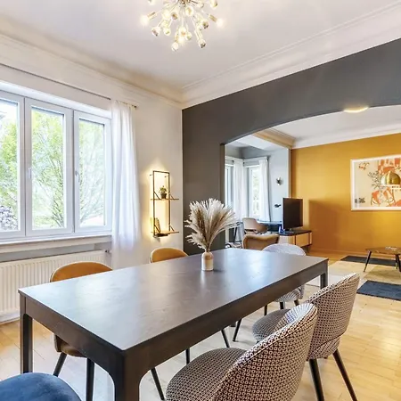 Elegant 1br Retreat With Patio Near Kirchberg