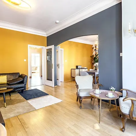 Elegant 1br Retreat With Patio Near Kirchberg Apartamento *