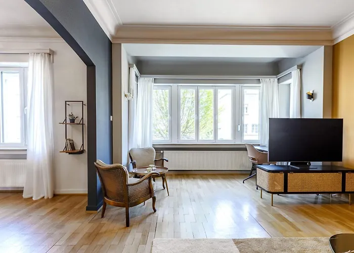 Elegant 1br Retreat With Patio Near Kirchberg Apartamento *