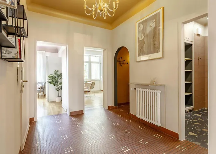 Elegant 1br Retreat With Patio Near Kirchberg Lüksemburg