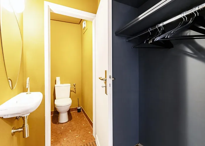 Elegant 1br Retreat With Patio Near Kirchberg Daire *