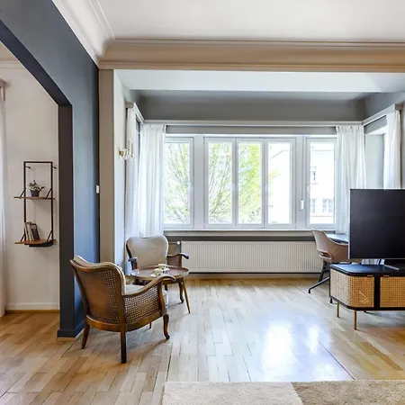 Elegant 1br Retreat With Patio Near Kirchberg Lägenhet *