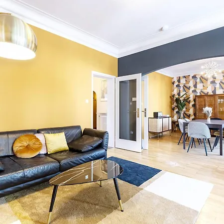 Lägenhet Elegant 1br Retreat With Patio Near Kirchberg *