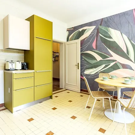 Elegant 1br Retreat With Patio Near Kirchberg Lägenhet *