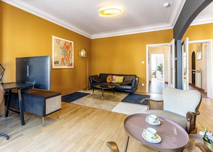 Apartament Elegant 1br Retreat With Patio Near Kirchberg