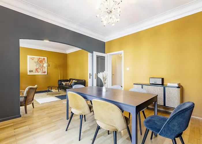 Elegant 1br Retreat With Patio Near Kirchberg