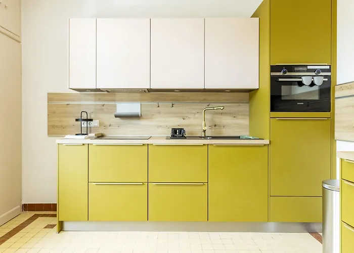 Elegant 1br Retreat With Patio Near Kirchberg Luksemburg