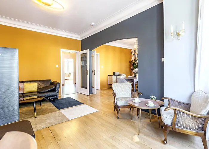 Elegant 1br Retreat With Patio Near Kirchberg Apartament *